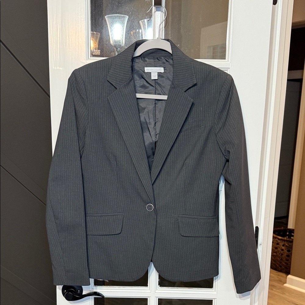 NEW YORK & CO Classic Gray Pinstripe Blazer Size 6